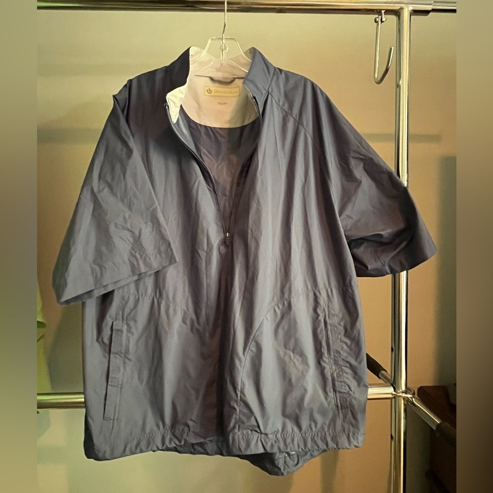Donald Ross. Short sleeve wind breaker. Navy
